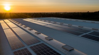 Elektrikte sanayi ve ticarethane aboneleri yatırım maliyeti olmadan çatılarına güneş santrali kurabilecek