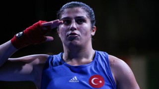 Milli boksör Busenaz Sürmeneli Fransa'da altın madalya kazandı
