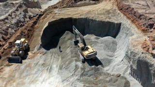 Nemrut Dağı eteklerinden çıkarılan ponza ekonomiye 500 milyon lira katkı sağlıyor