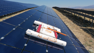 Panel temizleyen robotlar enerji verimliliğini artırıyor
