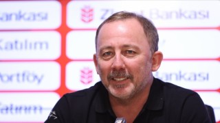 Sergen Yalçın 1 yıl daha Beşiktaş'ta