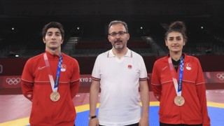 Hatice Kübra İlgün ve Hakan Reçber, Tokyo'dan madalya ile dönmenin sevincini yaşıyor