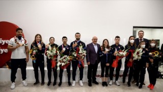 Olimpik sporcular yurda döndü