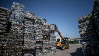 Plastik atıklar geri dönüşümle sektörlere ham madde oluyor