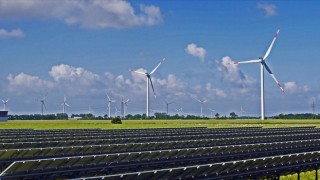 IEA: İklim değişikliğini önlemek için temiz enerji yatırımları 10 yılda 3 katına çıkmalı