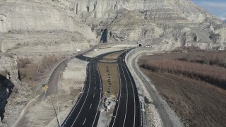 Doğu ve Güneydoğu Anadolu'yu Karadeniz'e bağlayan Pirinkayalar Tüneli hizmete açıldı