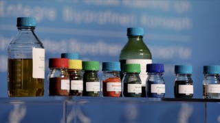 Yosunlardan jet yakıtı üreten Avrupa'nın ilk ve tek karbon negatif biyorafineri tesisi açıldı