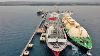 Kara ve denizdeki LNG terminalleri tam kapasite çalışıyor