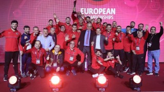 Milli güreşçiler Budapeşte'de ilkleri başardı