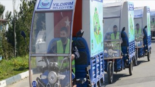 Yıldırım Belediyesi "çekçekçileri" istihdam ederek "Atık Dönüşüm Timi" oluşturdu