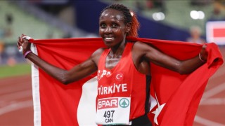 Milli atlet Yasemin Can altın madalya kazandı