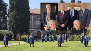 Dikilerek maaş alan Boğaziçi akademisyenleri ile bir araya geldi