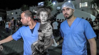 İsrail hastanenin ardından ibadethaneleri hedef aldı