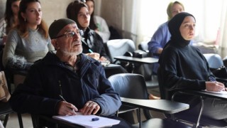 70 yaşında İngilizce kursuna gidiyor