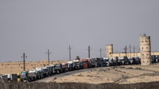 Binlerce yardım Tır'ı Mısır'da bekliyor