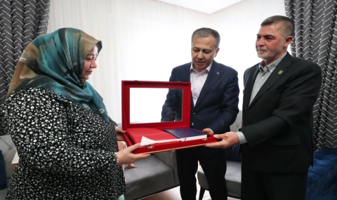 Bakan Yerlikaya’dan Konya’da şehit ailesine ziyaret