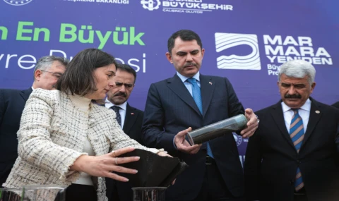 Bakan Kurum: 1,1 milyon metreküp dip çamuru deniz suyundan ayrıştırıldı