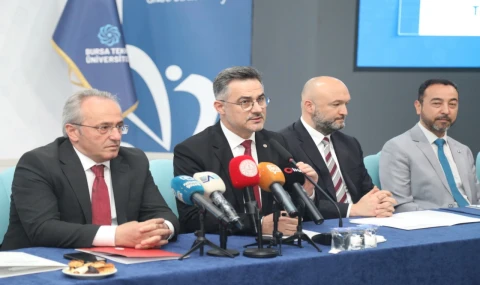 Akademisyenler okullarda, öğrenciler üniversitede