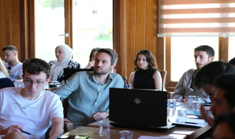 Genç zihinler yapay zekâyı konuştu