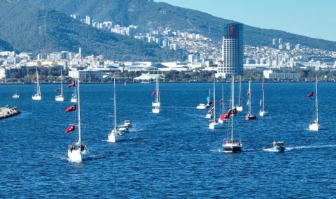 Yelkenler İzmir’de Cumhuriyet coşkusuyla doldu