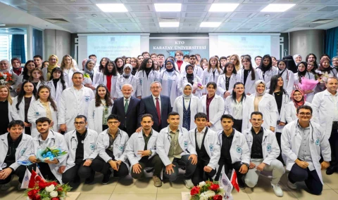 Geleceğin hekimleri  beyaz önlükleri giydi