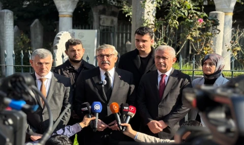 Sezai Karakoç’un ölüm yıldönümünde kabrine ziyaret