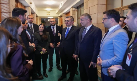 Burhanettin Duran’dan TBMM’de parlamento muhabirlerine ziyaret