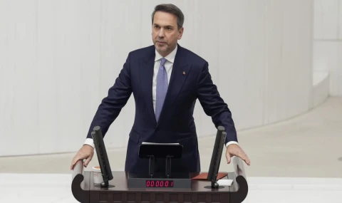 Türkiye'de her bir saatte yaklaşık 10 dönüm güneş tarlası kuruyoruz