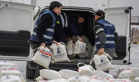 İzmir’de 24 bin haneye kahvaltı paketi dağıtımı başladı