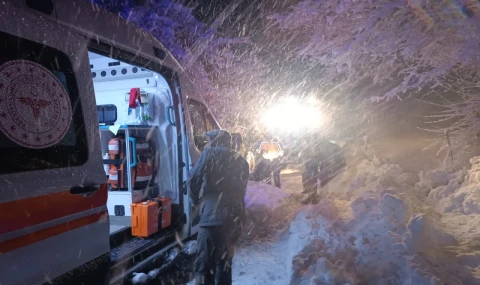 Karda mahsur kalanlar kurtarıldı