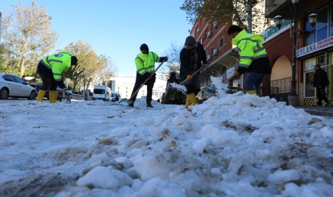 Mardin’de karla mücadele çalışmaları aralıksız sürüyor