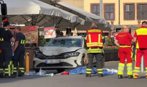 Almanya’da araç yayalara daldı! 2 ölü, çok sayıda yaralı var