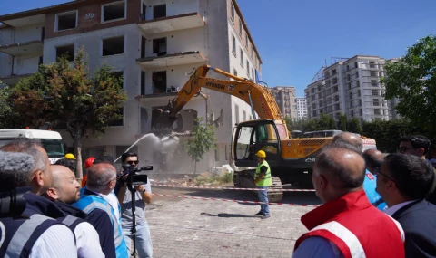 İstanbul Beylikdüzü’nde riskli site yıkıldı! İBB’den ’dönüşüm’ mesajı