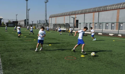 Yaz Spor Okulları çocukları ve gençleri buluşturuyor