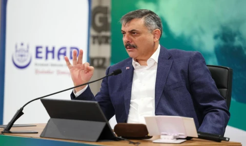 Bakan Çiftçi, hafızlarla İhya ve İnşa Kampında buluştu
