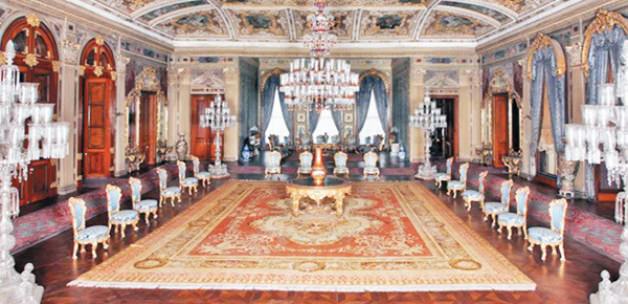 Saraylardaki soygunun faturası personele çıktı