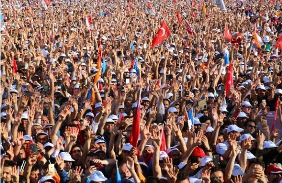 CHP'li Vekil ve Cumhuriyet'in Miting Yalanı Ellerinde Patladı